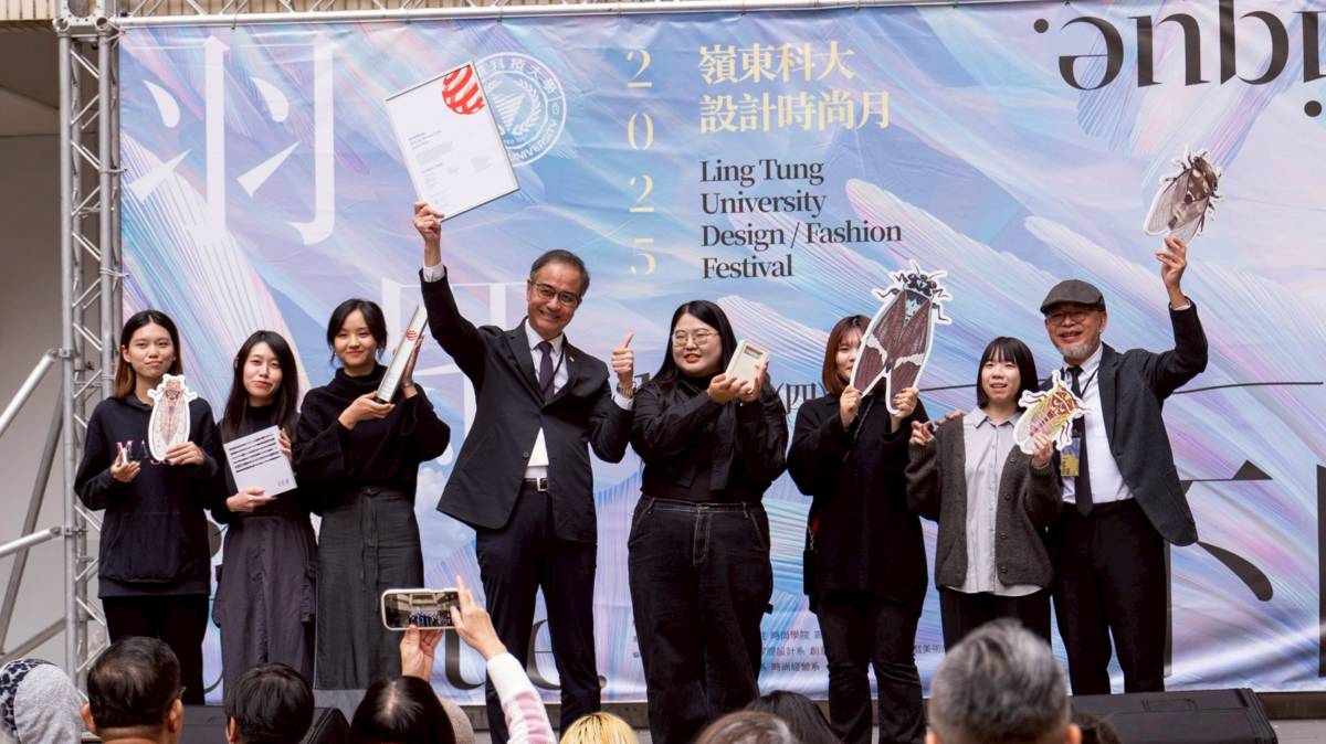 視傳系學生作品「青吱調」榮獲德國紅點全球唯一新銳設計獎及TISDC金獎，特別將榮耀獻獎給學校.