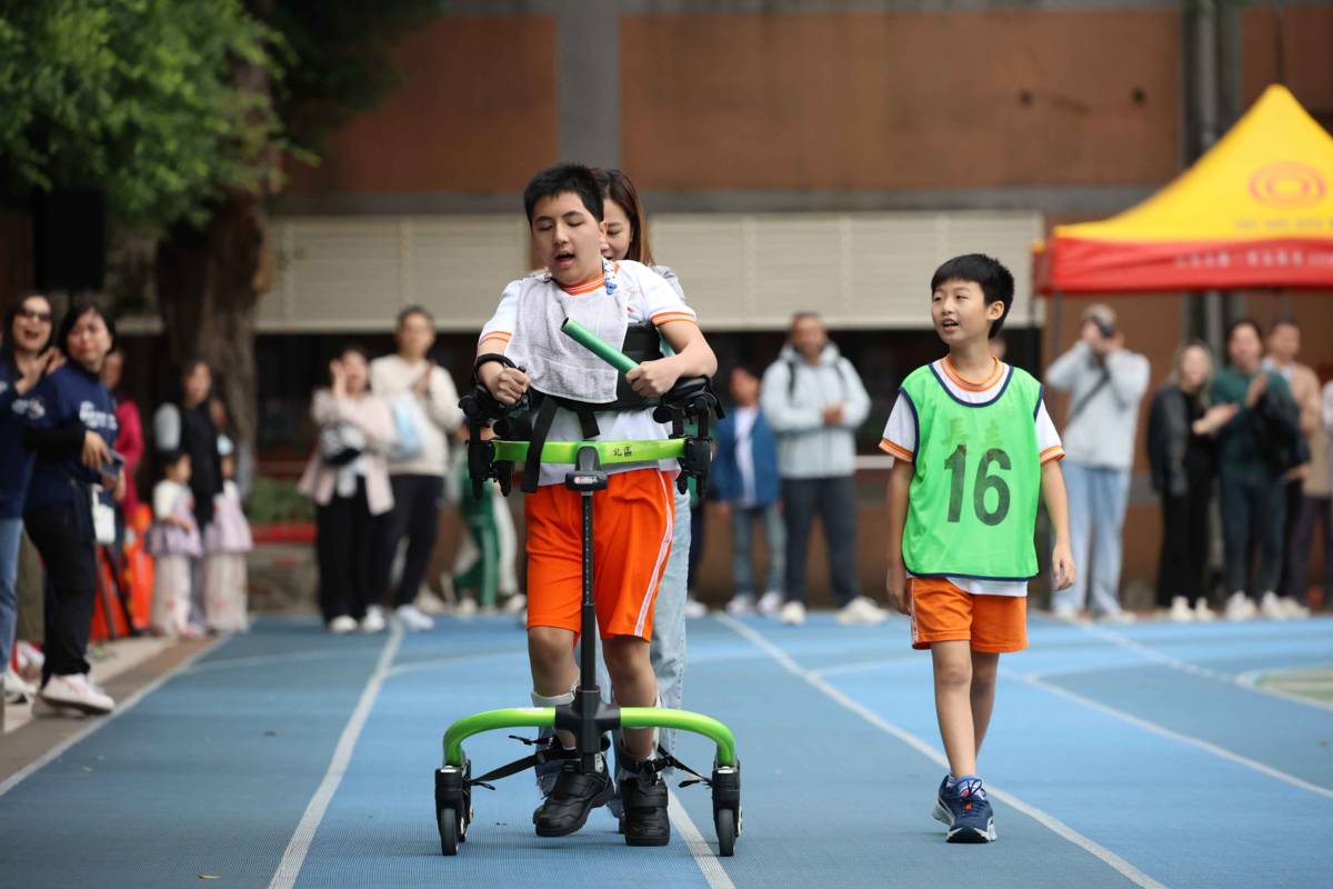 在接力賽上，鄭同學擔任最後一棒