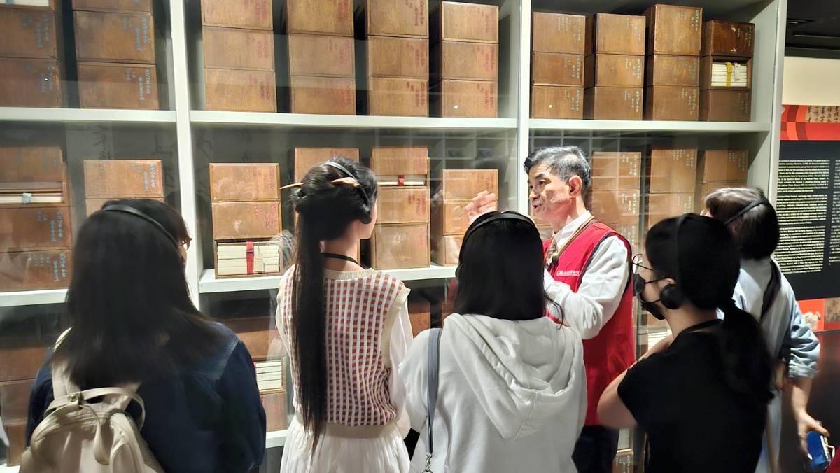 故宮導覽老師介紹四庫全書