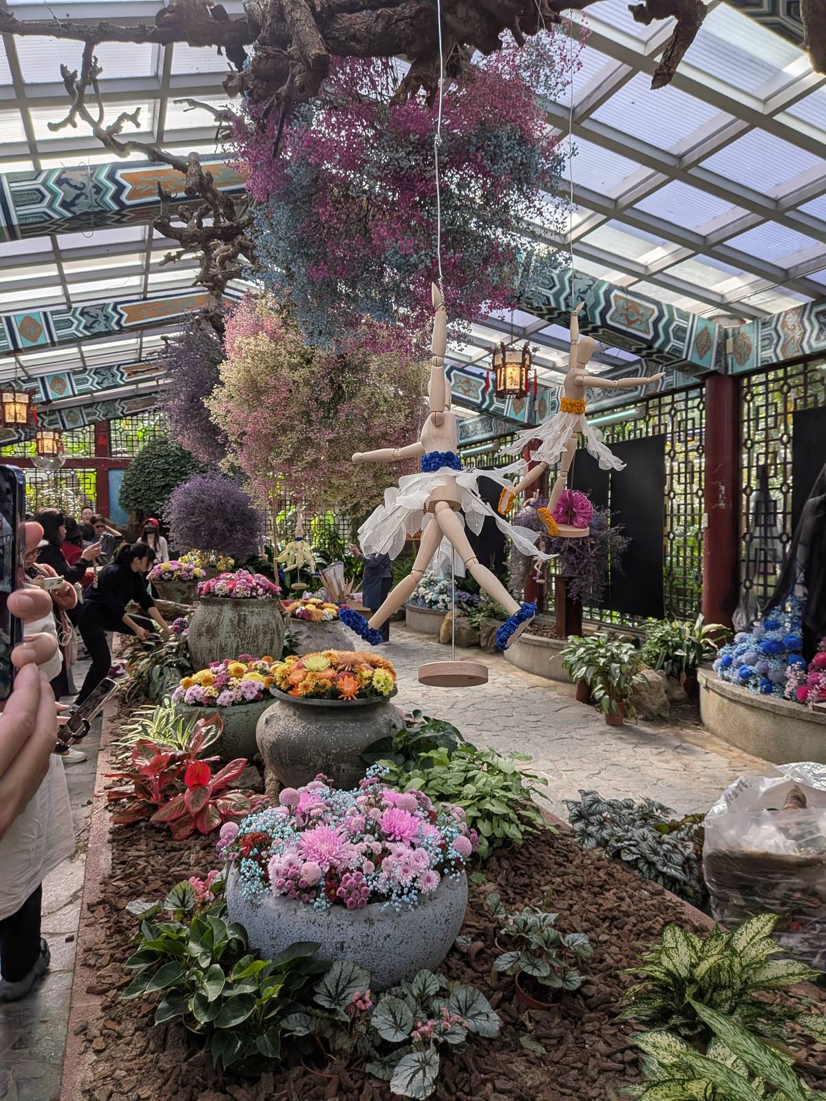 環遊世界展區，讓參觀民眾乘著花朵的翅膀，飛向五大洲