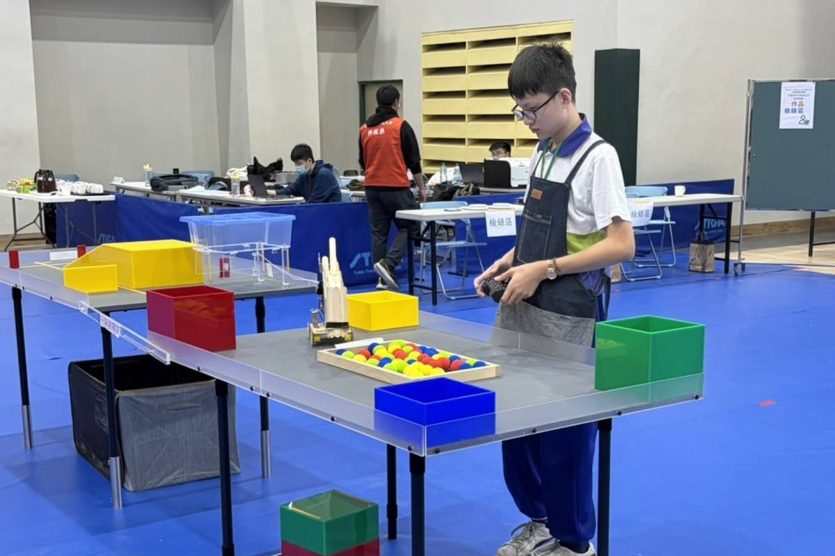 學生測試機構小車遙控順暢度