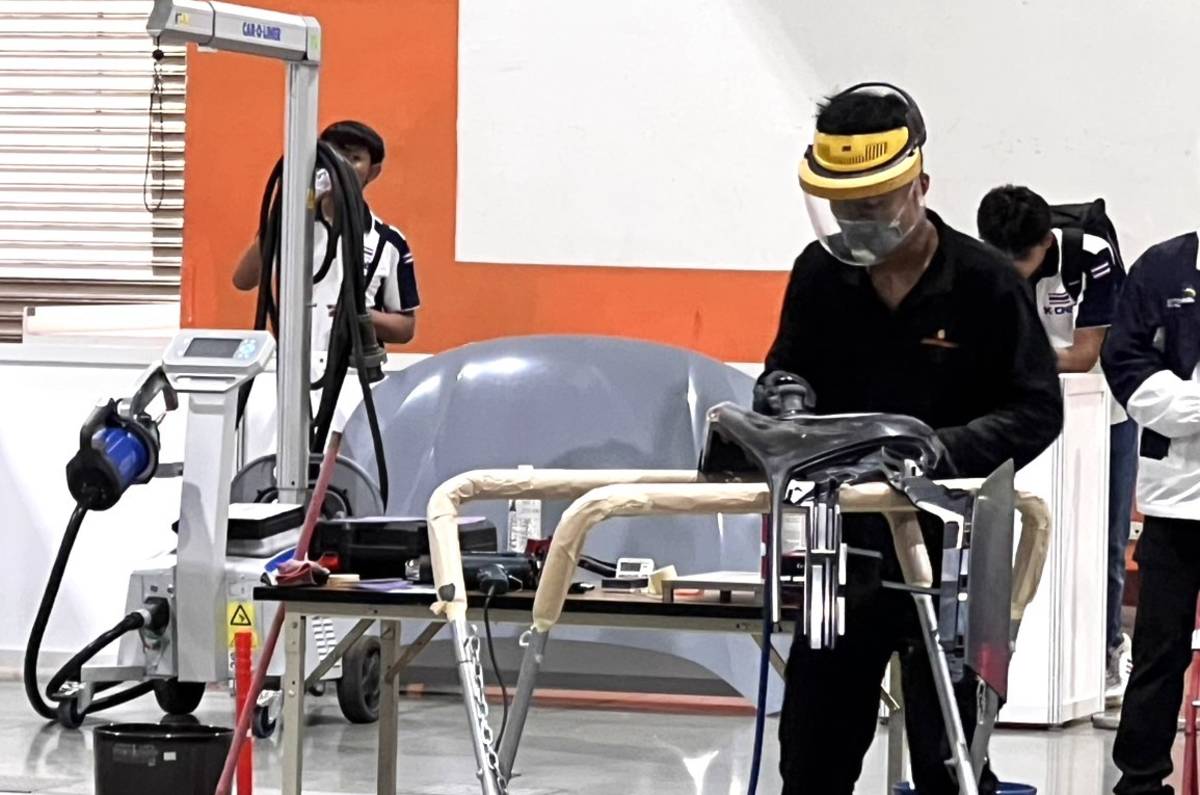 汽車板金的呂彥均（南強工商）比賽照片