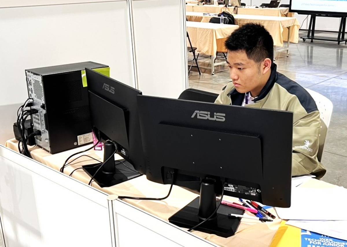 網頁技術青少年組的高繼翊（新北高工）國手照片