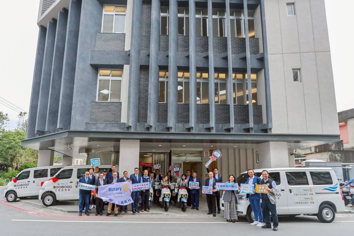 「三、三、三，送愛到光復」捐車儀式