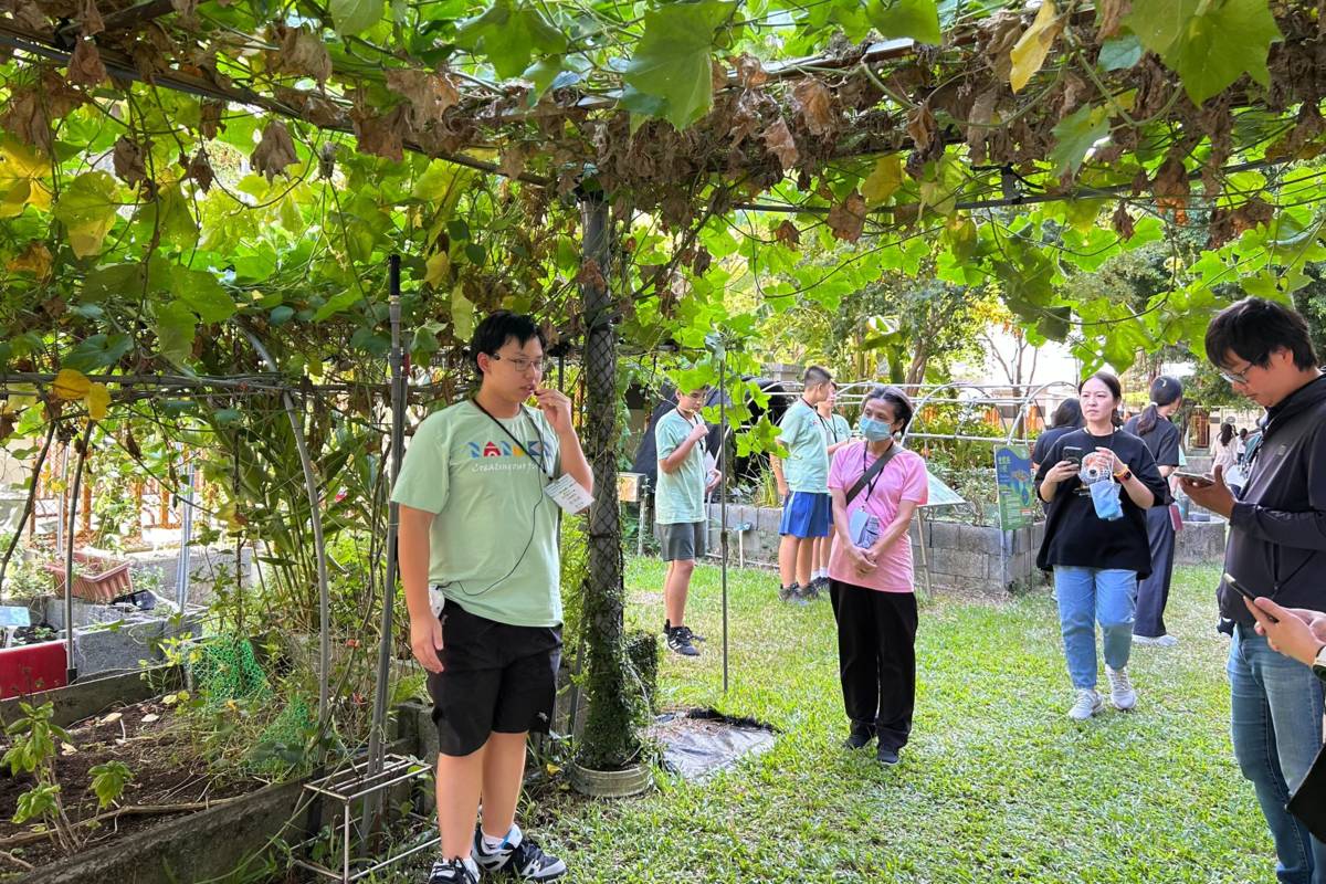 南門國中生態團隊進行生物多樣性路徑解說