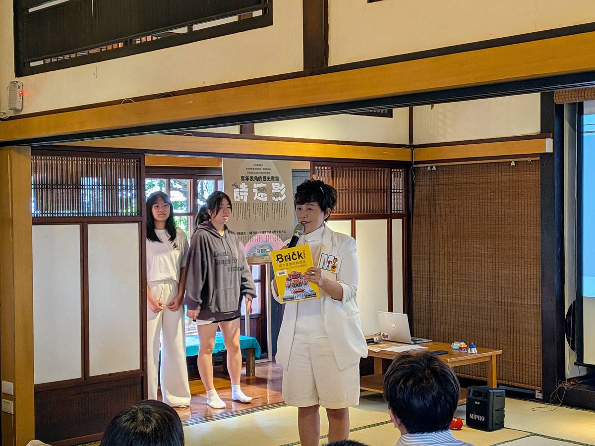 指導老師黃小萍指出，學生透過藝術、文字與感受的堆疊，以不同方式記錄城市