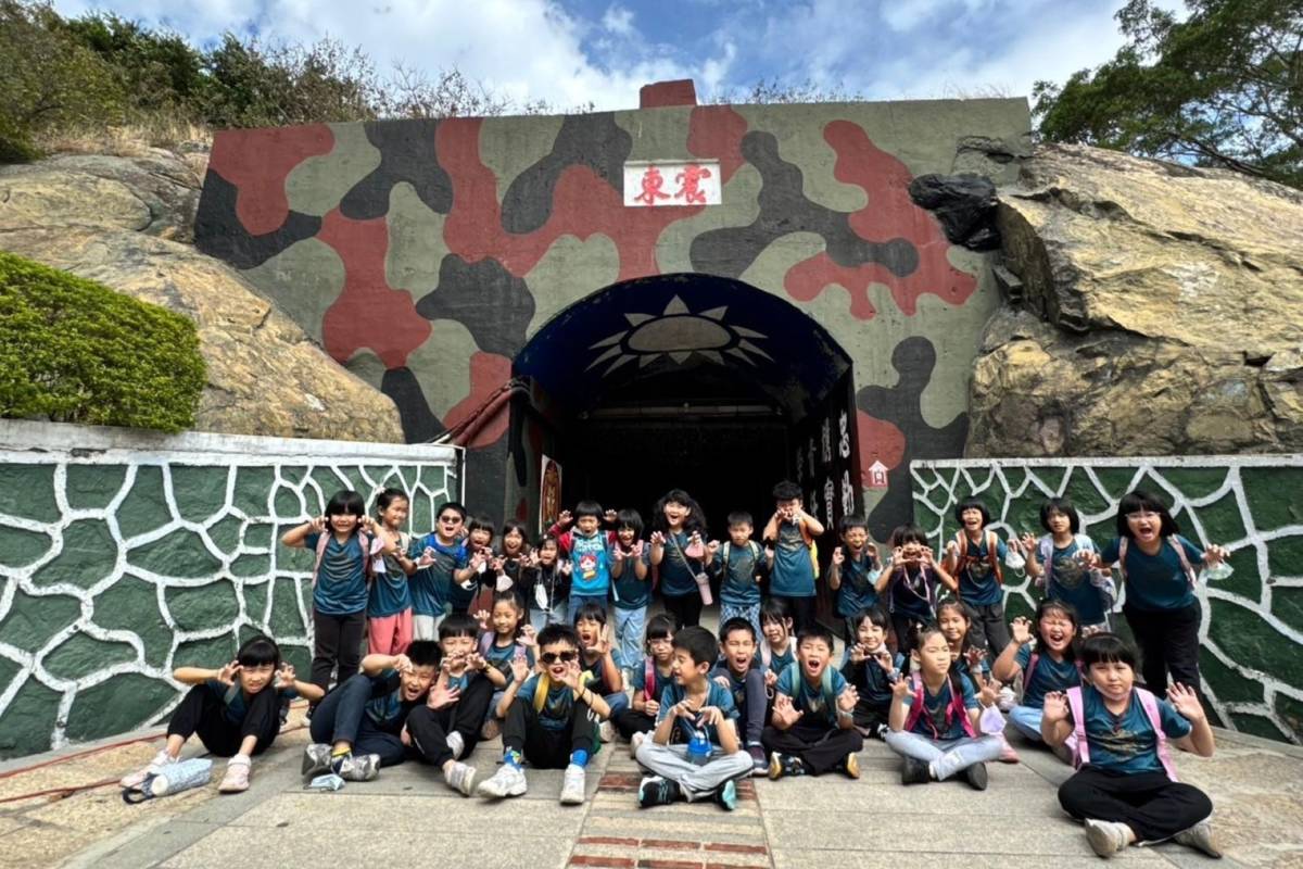 現存唯一的坑道式榴彈砲陣地，又名為震東坑道