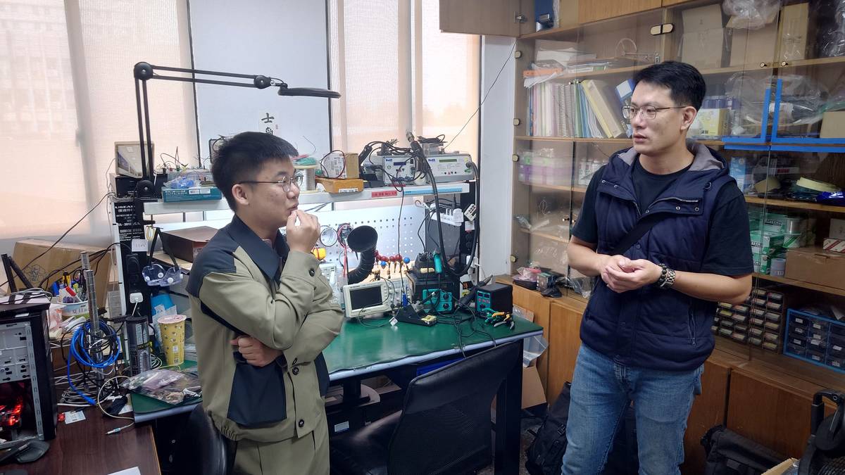 顏政田前往國手訓練基地關心廖容陞的訓練狀況