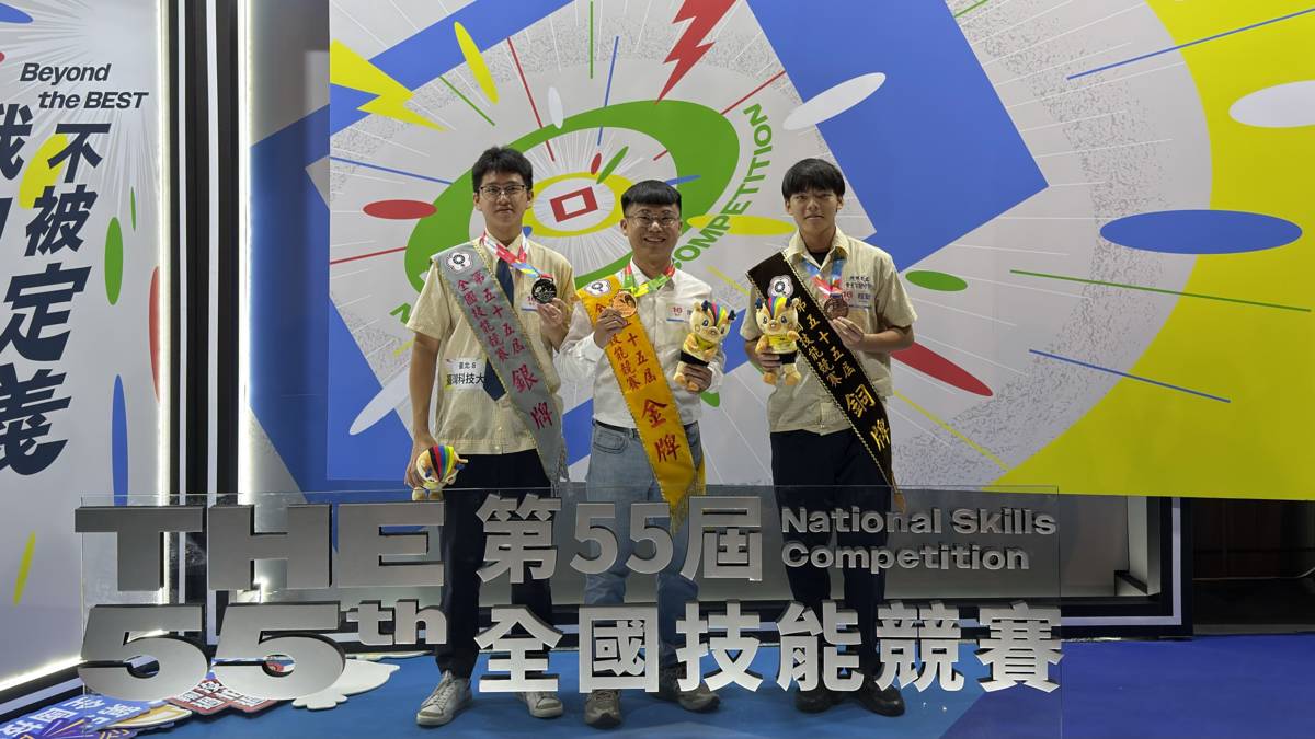 廖容陞與西螺農工學弟陳品謙、程聖斌包辦電子職類前三名