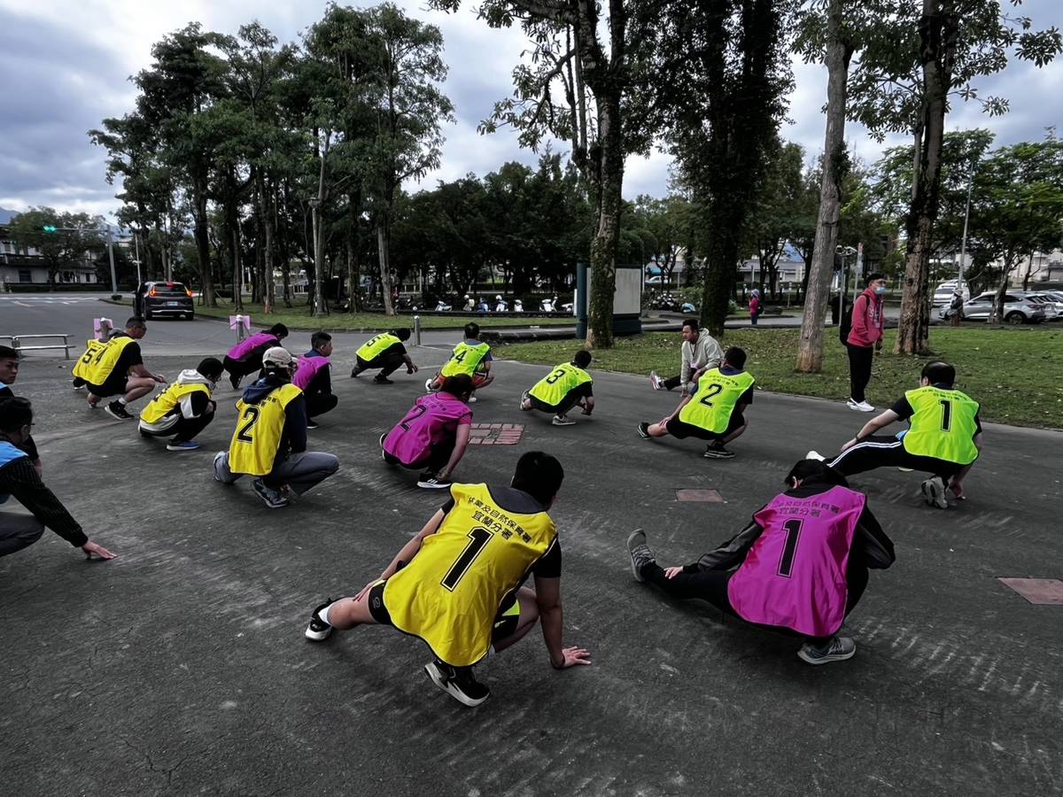 術科測驗-負重跑走前熱身(圖片：農業部提供)