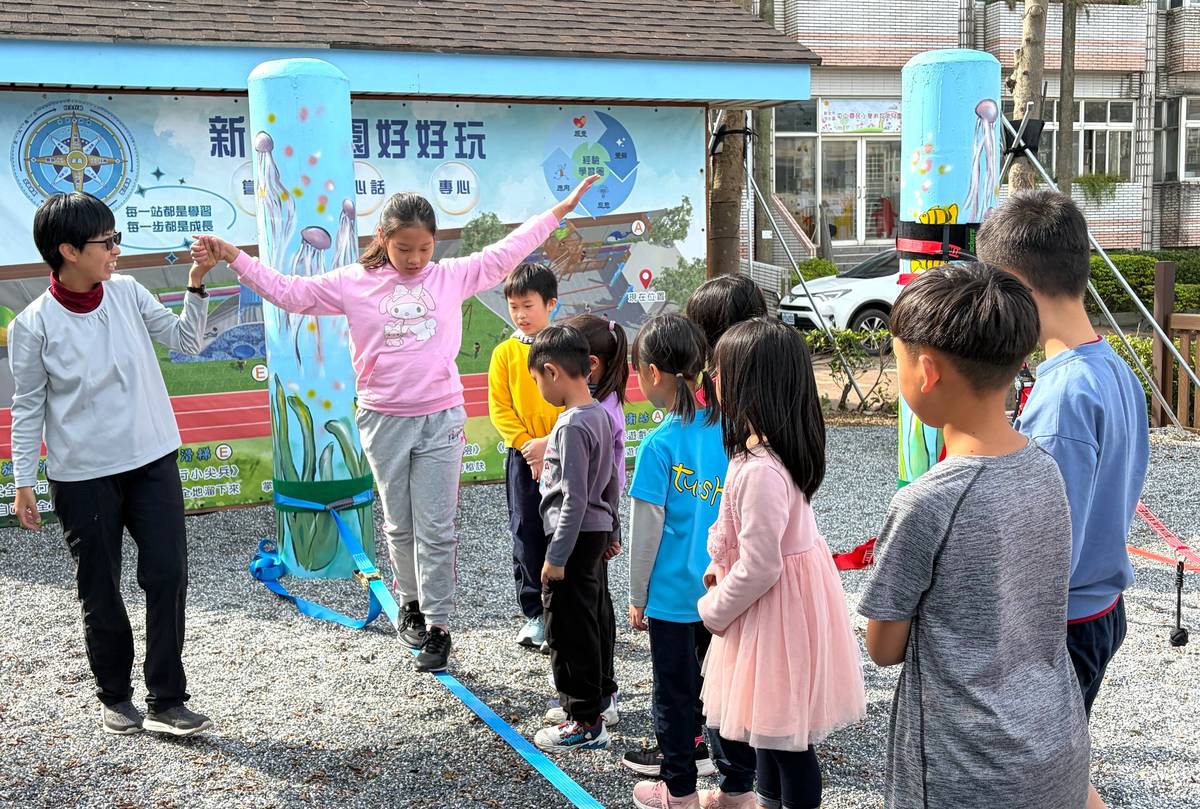 屯山國小-走繩挑戰好好玩　孩子在遊戲中學習平衡與自信