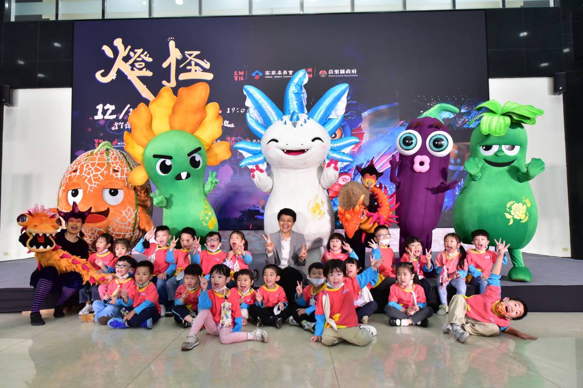 古秀妃主委及小朋友大合照