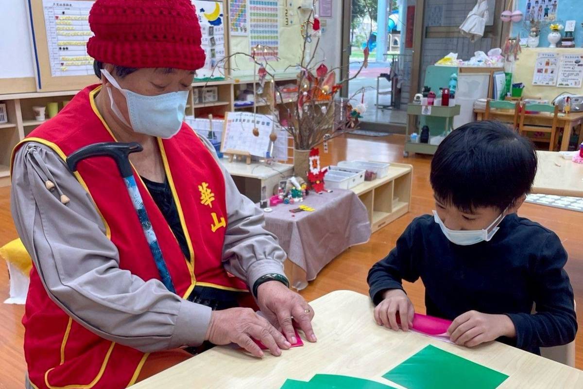 老幼共同上課(華山基金會提供)