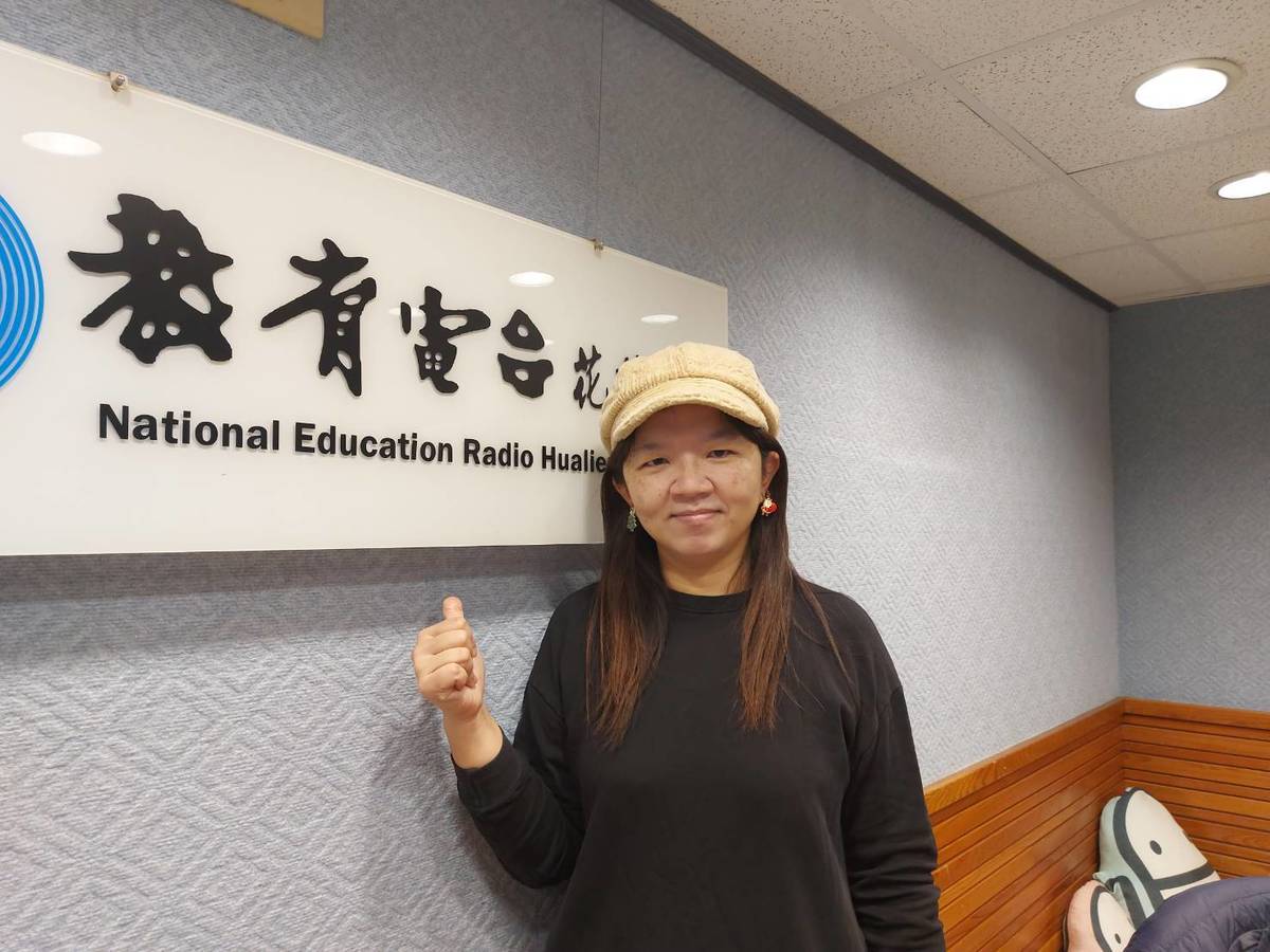 花蓮高商魏彙菁老師 ，今年114年全國語文競賽中，指導學生賴昱呈獲高中組台語朗讀優等的好成績