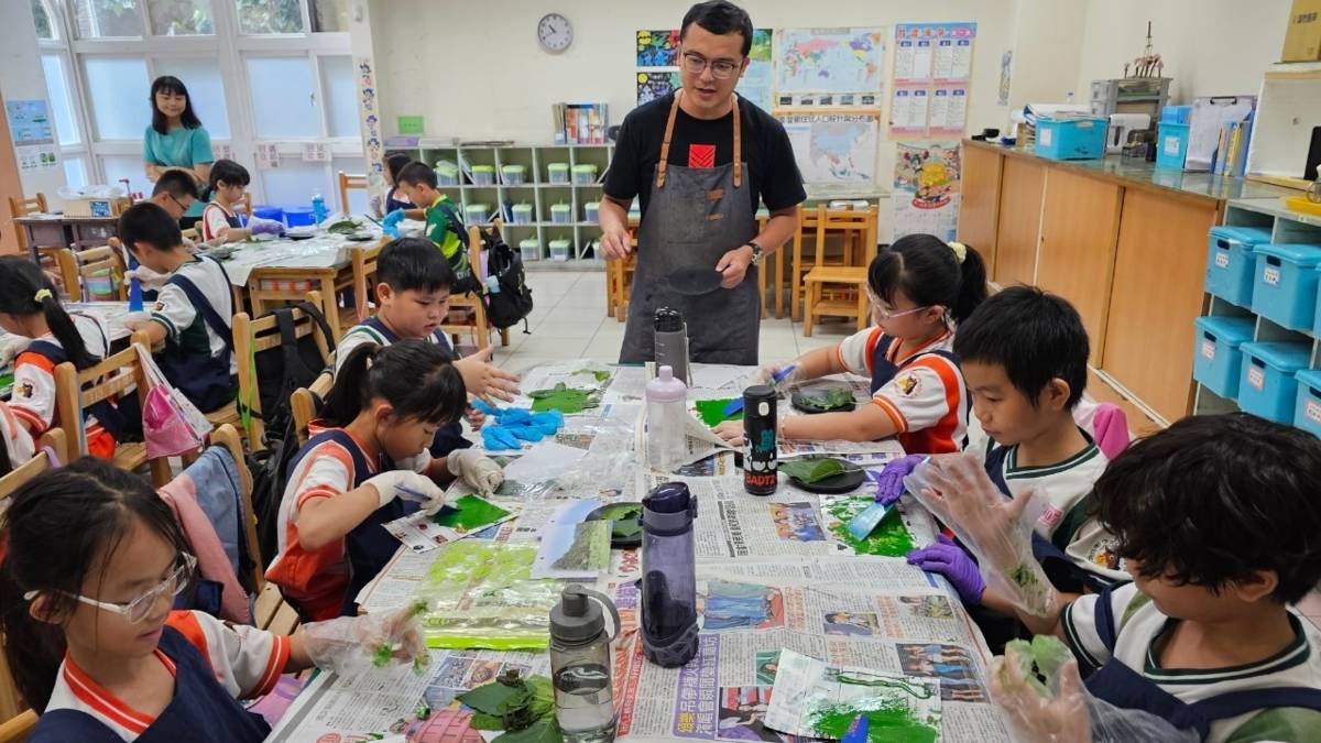 漆藝課程進入校園讓學生認識傳統工藝(圖片來源：邱俊彰提供)