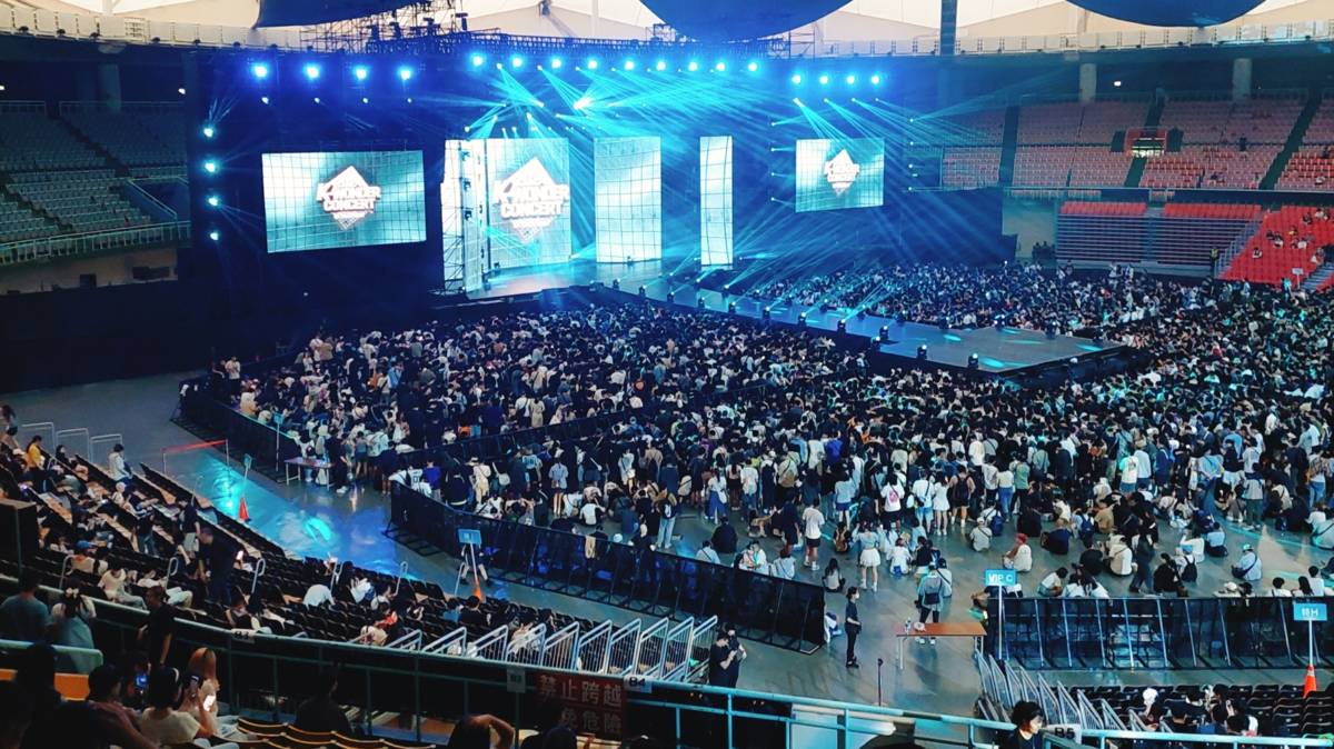 安安觀看aespa參與演出的《K-FLOW3 CONCERT in TAIWAN》演唱會