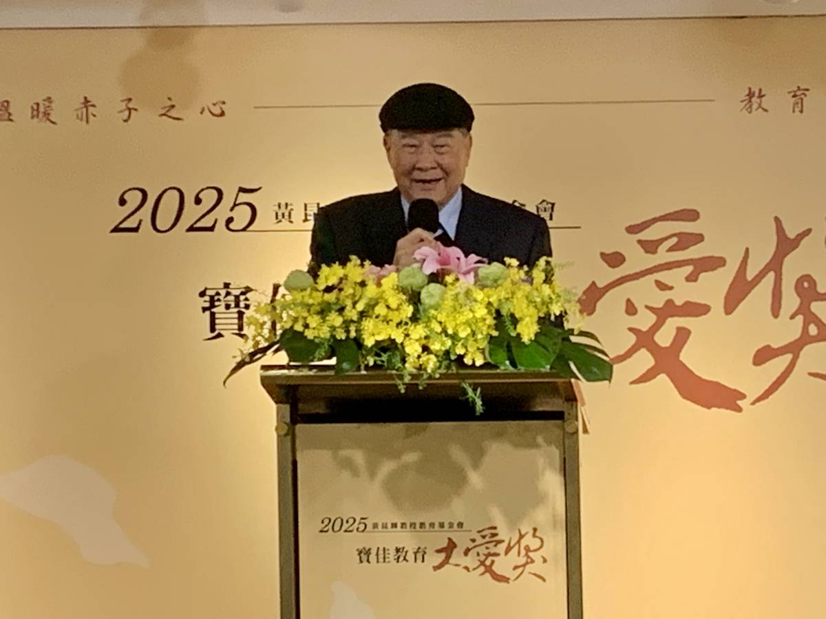 基金會董事長黃昆輝致詞 (記者攝)