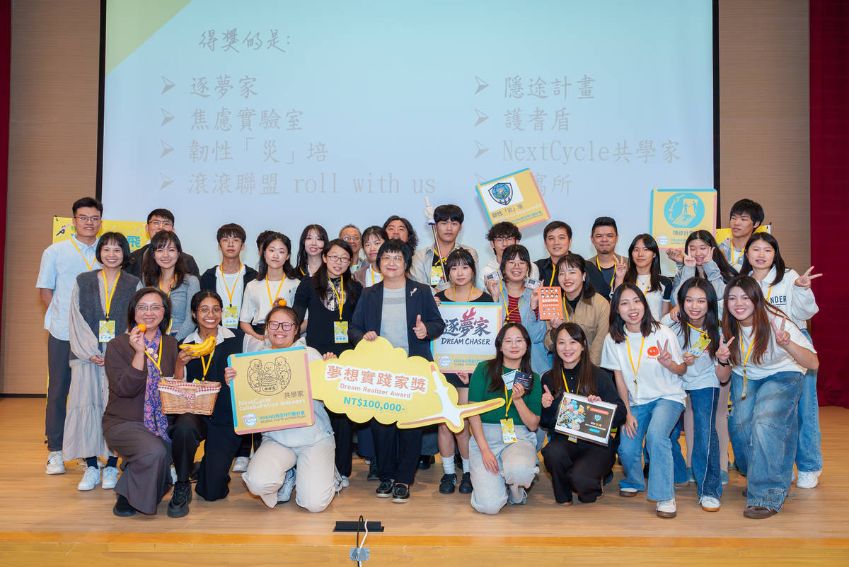 共8組團隊榮獲夢想家實踐家獎(照片來源:青年署提供)