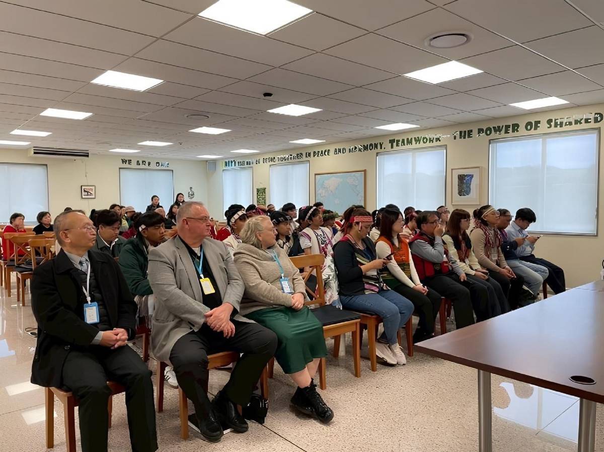 與Waihi College師生進行毛利論壇(照片來源:國教署提供)