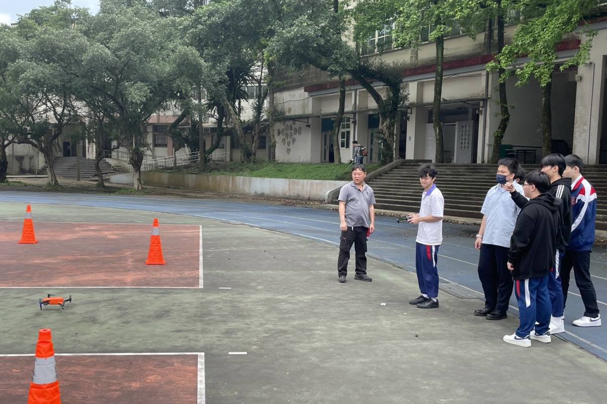 基隆商工教師蔡宗和首創「無人載具課程」