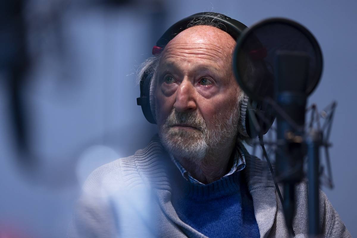 2025 NTT遇見巨人—比利時紀錄劇場 柏林《柏林製造》_柏林愛樂前舞監弗里德里希．莫爾在劇中帶領觀眾重遊柏林舊地，回顧二戰期間柏林愛樂的秘辛©︎Koen Broos