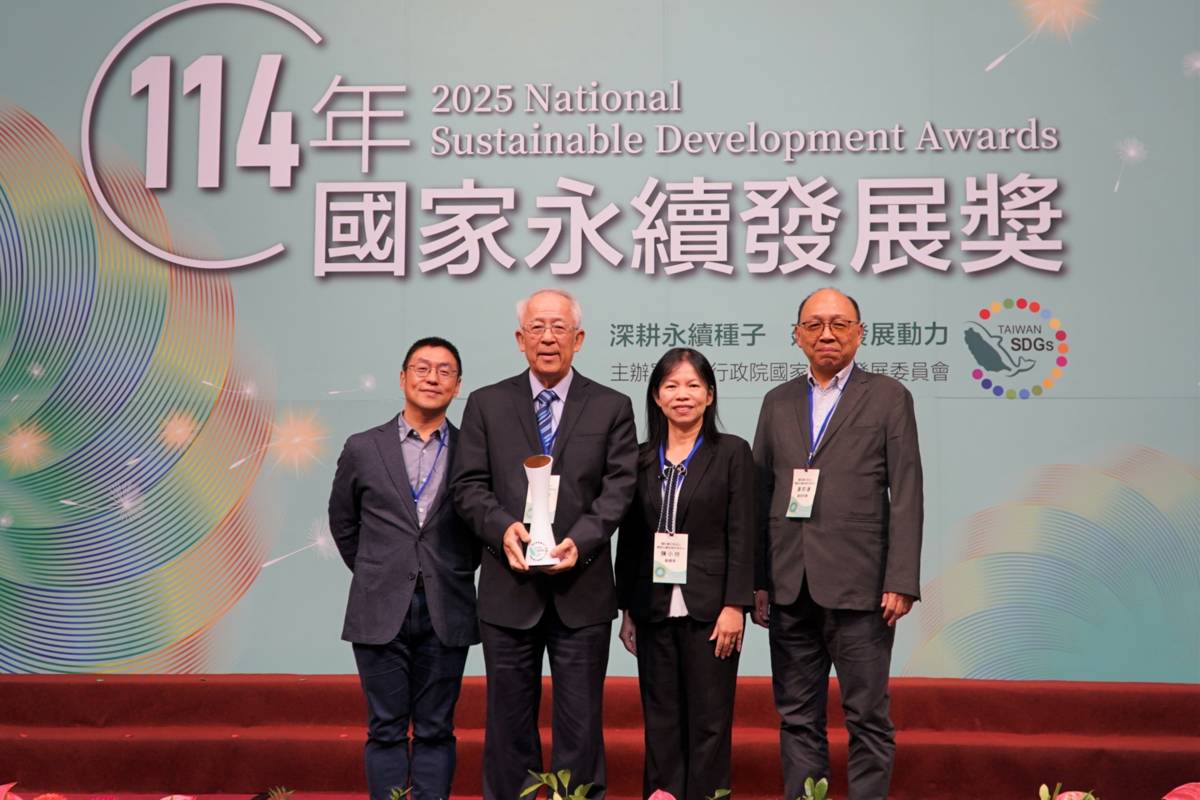 國家科學及技術委員與國家災害防救科技中心攜手推動TCCIP計畫，以氣候科學為本，精進本土氣候變遷資料與知識服務，奠定國家調適循證治理基礎。 (左起：國家災害防救科技中心組長陳永明、國家災害防救科技中心主任陳宏宇、國科會自然處副處長陳小玲、國科會自然處副研究員湯宗達) (國科會提供)