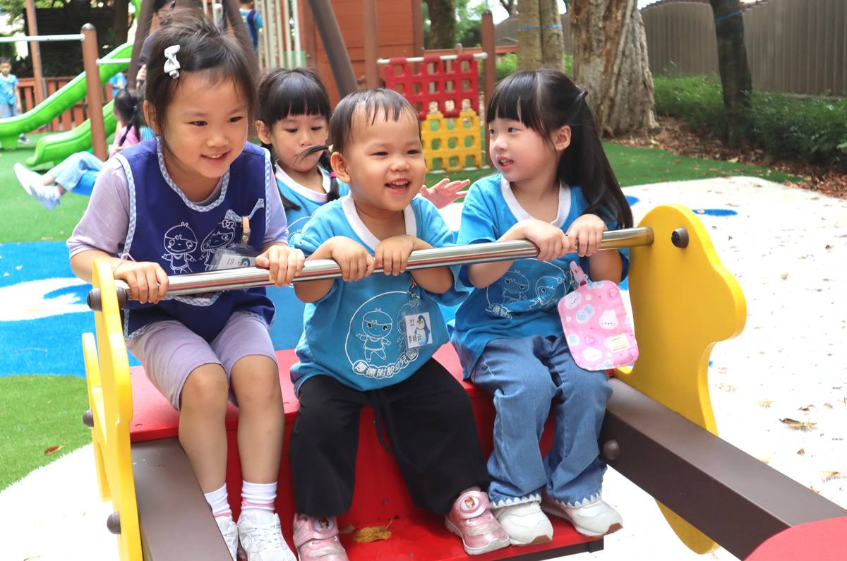 厚德附幼多人蹺蹺板