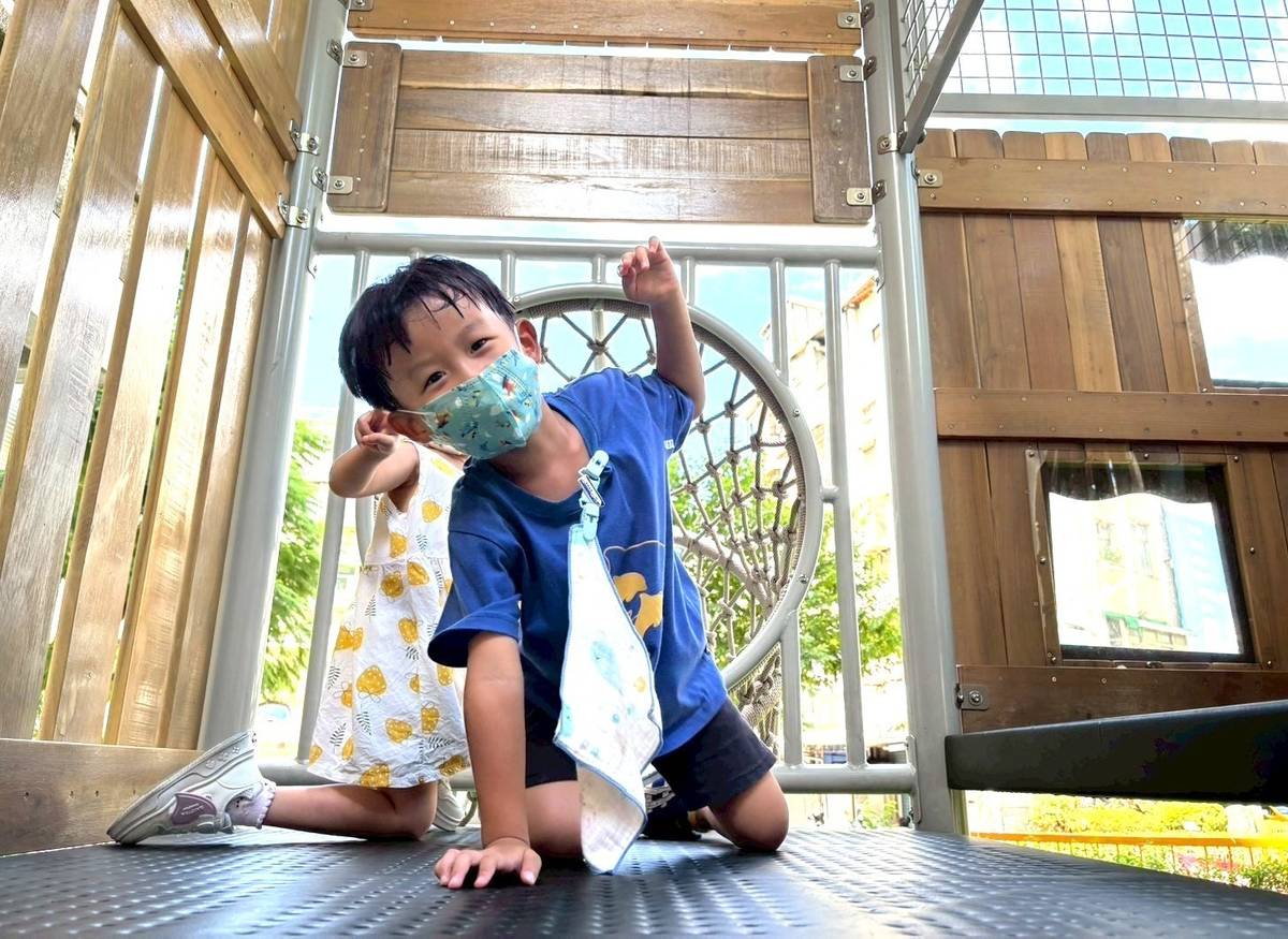 頂溪附幼鑽籠攀爬網