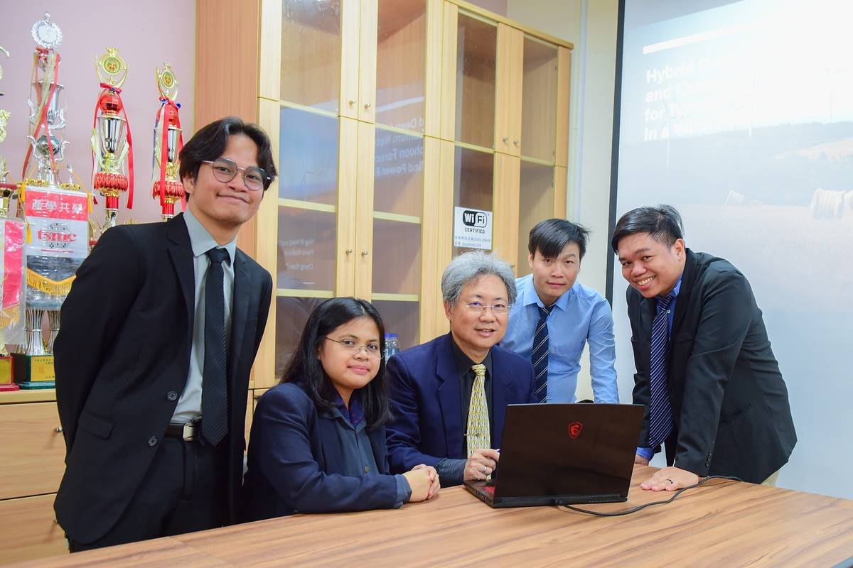 中原大學電機系講座教授洪穎怡（圖中）獲NVIDIA學術計畫補助，展現中原在智慧電力與綠色能源研究之實力。(中原大學提供)