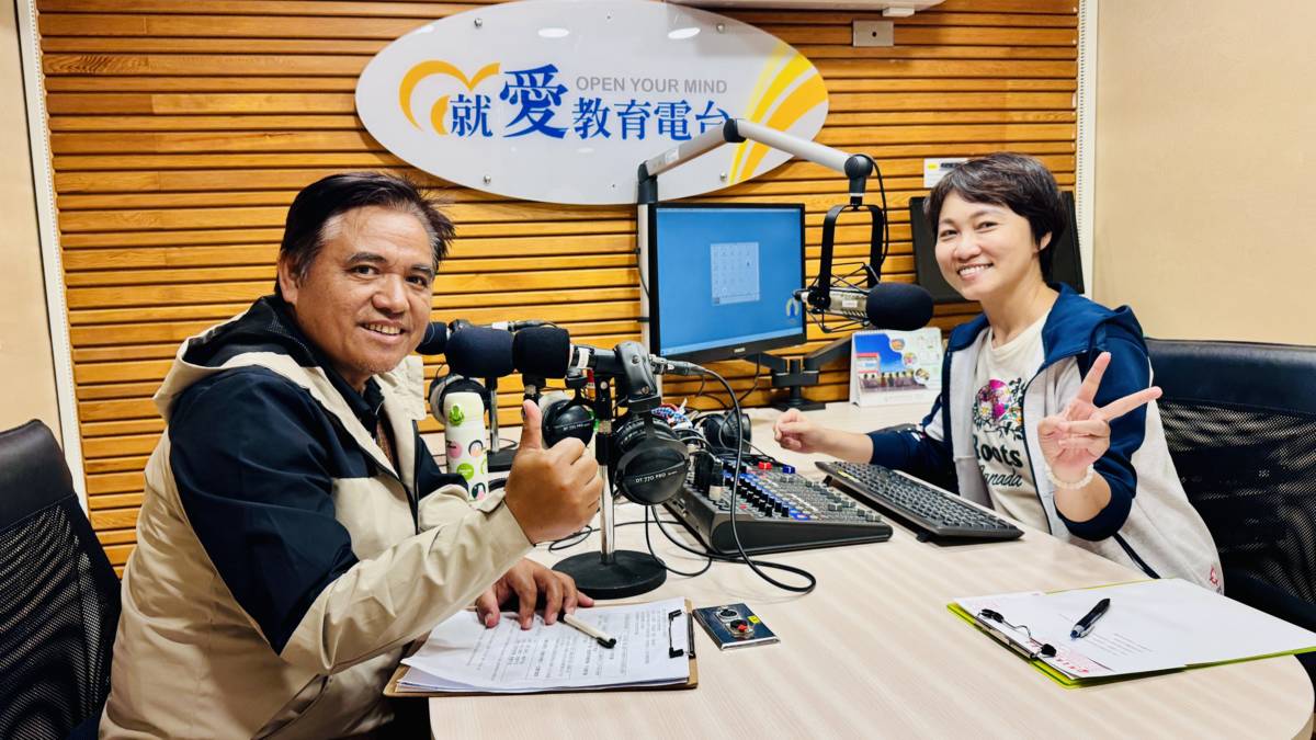 來自臺東縣海端鄉崁頂村布農族的胡小明校長