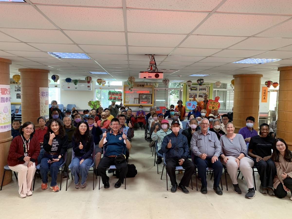 聖誕節前夕，臺東市直到地極教會送關愛到馬蘭榮家。