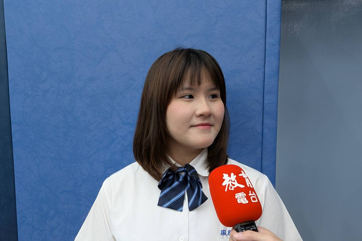 學生洪証萱分享，這次交流讓她體認到語言能力的重要性