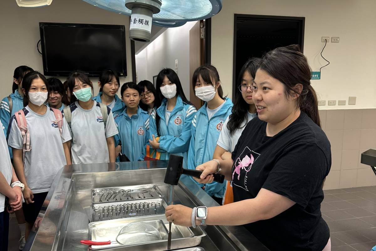 參訪醫學系解剖實驗室