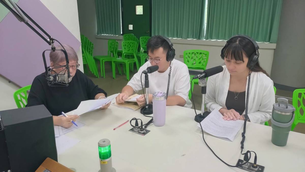 1141212台南教育新風貌節目，呂郁靜校長訪問資優中心副召集人胡全盛、蓮潭國中小戴君雅老師