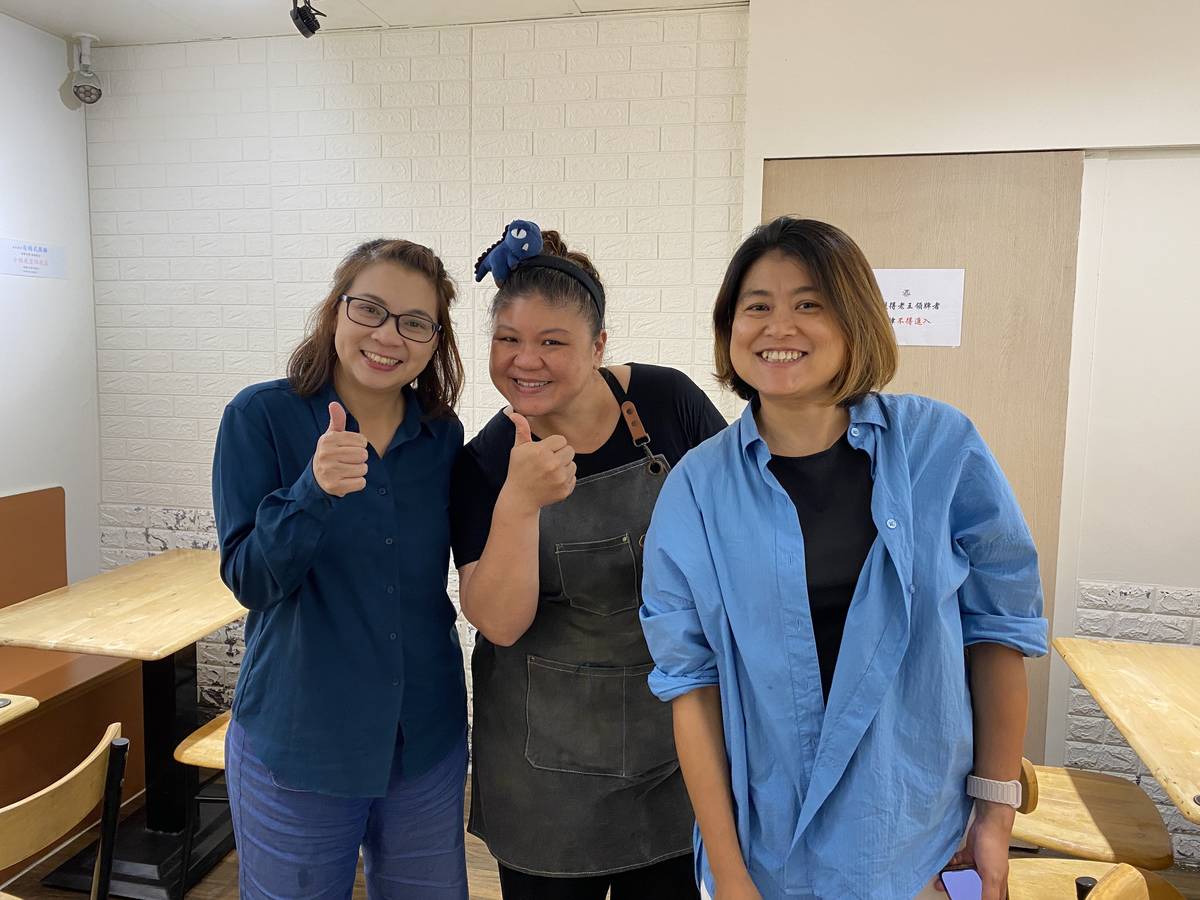 闆娘和主持人合影