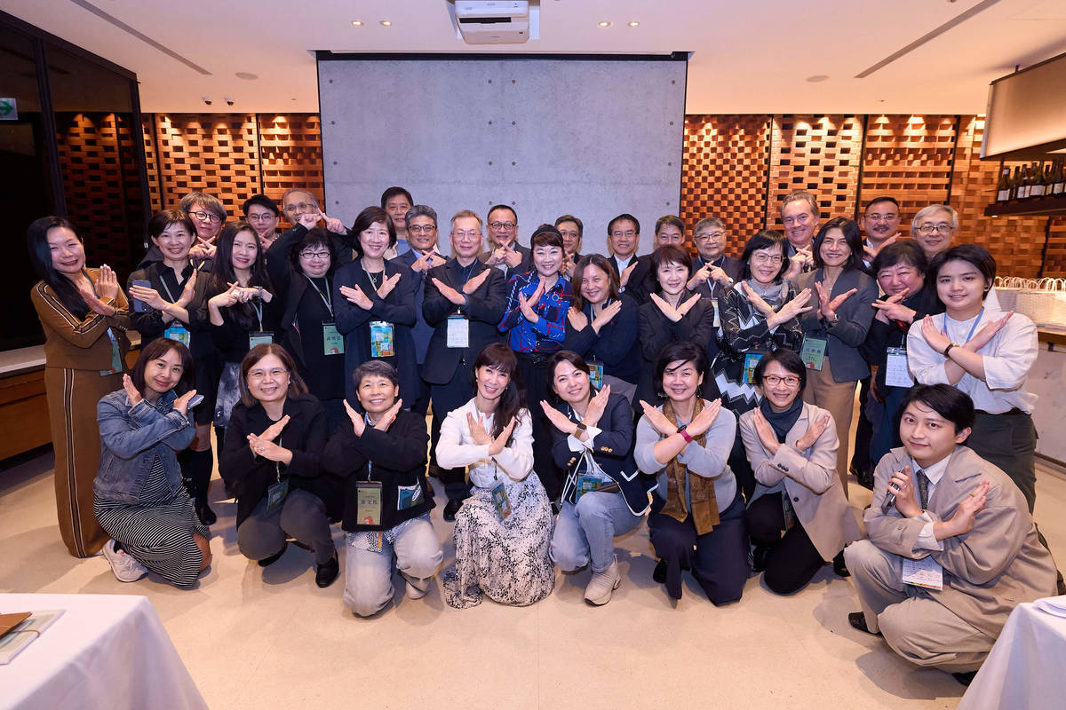 政大「英雄實驗室」英雄業師陣容。(政大提供)