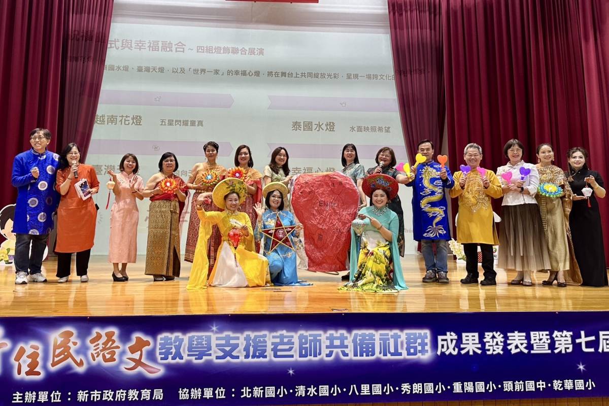 西二區展示越南中秋、泰國水燈、台灣元宵節點燈習俗。