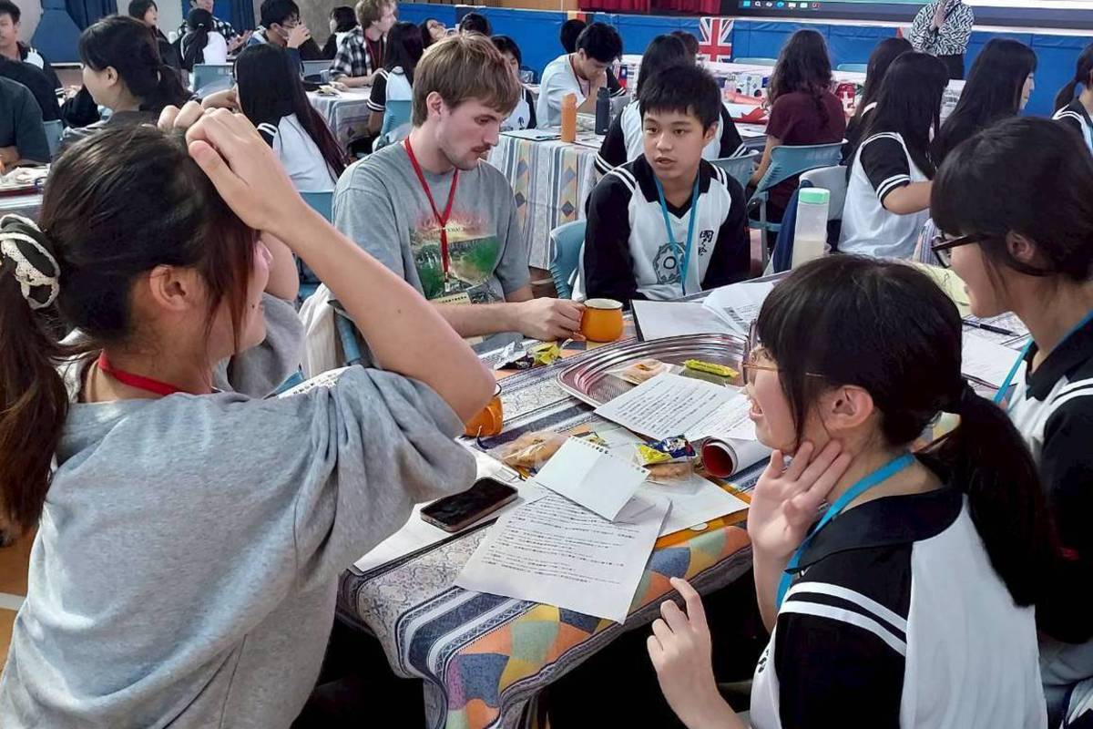 學生與學伴英語會話交流