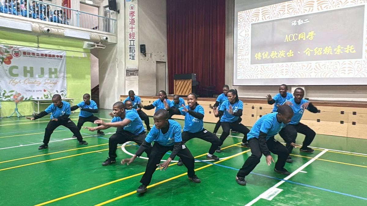 賴索托學生帶來傳統歌舞表演