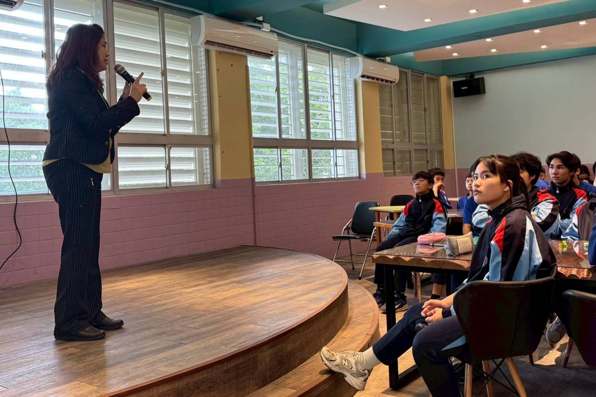 主持人與學生面對面