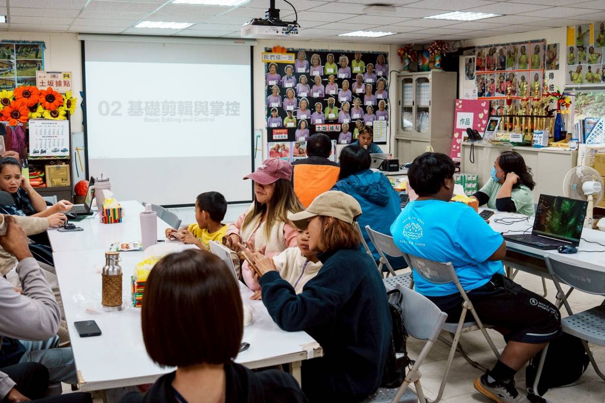 臺東大學人文創新與社會實踐中心持續深化「AI花園」理念，在臺東縣達仁鄉土坂部落舉辦「AI短影音工作坊」