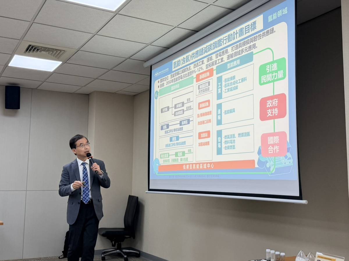 在國科會補助下，國立中央大學氫能研究中心主任曾重仁所率領的研究團隊，近期在「質子傳導型固態氧化物電解技術」（P-SOEL）核心材料與微結構設計上取得重大突破。(記者蘇瑞雯拍攝)