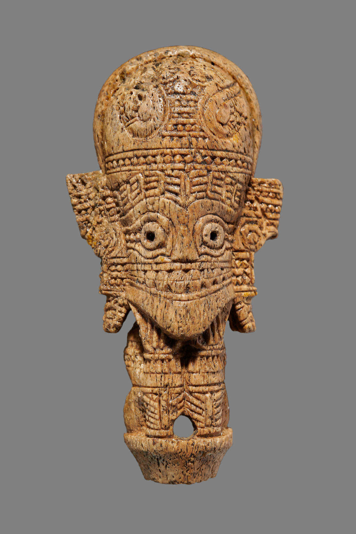 骨質人形刀柄。（蘭陽博物館提供）