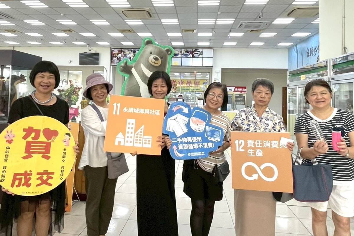 臺東縣環境保護局今年推動源頭減量展現亮眼成果，共計舉辦31場次宣導活動，累計吸引約1.1萬人次參與，減廢與回收量達3.8萬件。