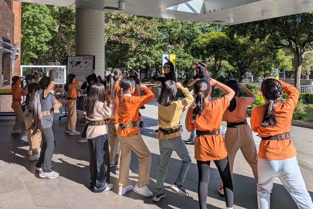 臺北市新生國小「114學年度多元文化週」系列活動，學生體驗紐西蘭毛利戰舞