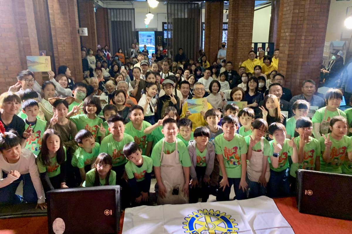 「童畫臺北」計畫新書發表會大合影 (記者攝)