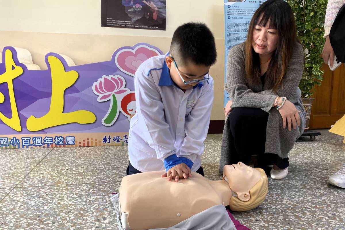 陳湛晨陪父親學防災，兩天的訓練課程最愛CPR