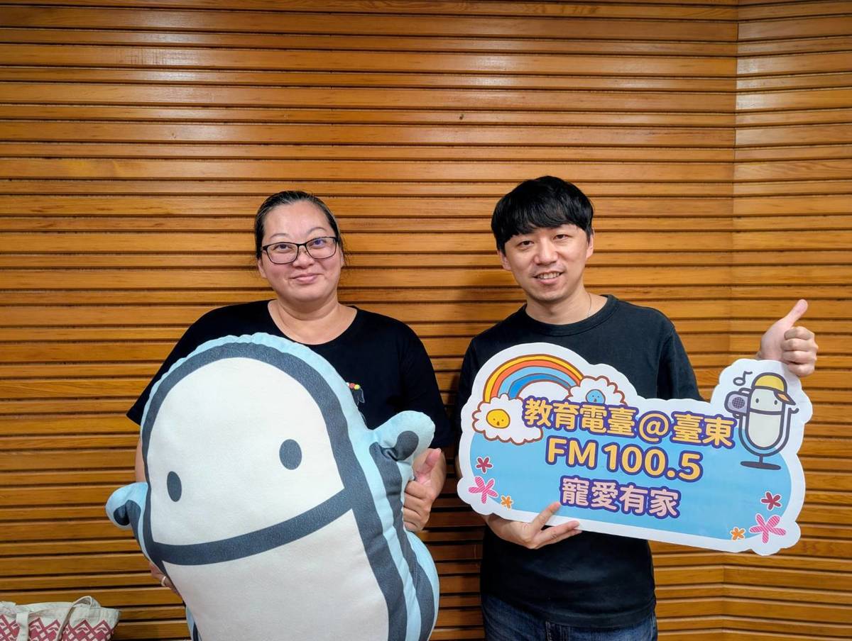 卑促會專案經理 黃薇蓁(左)