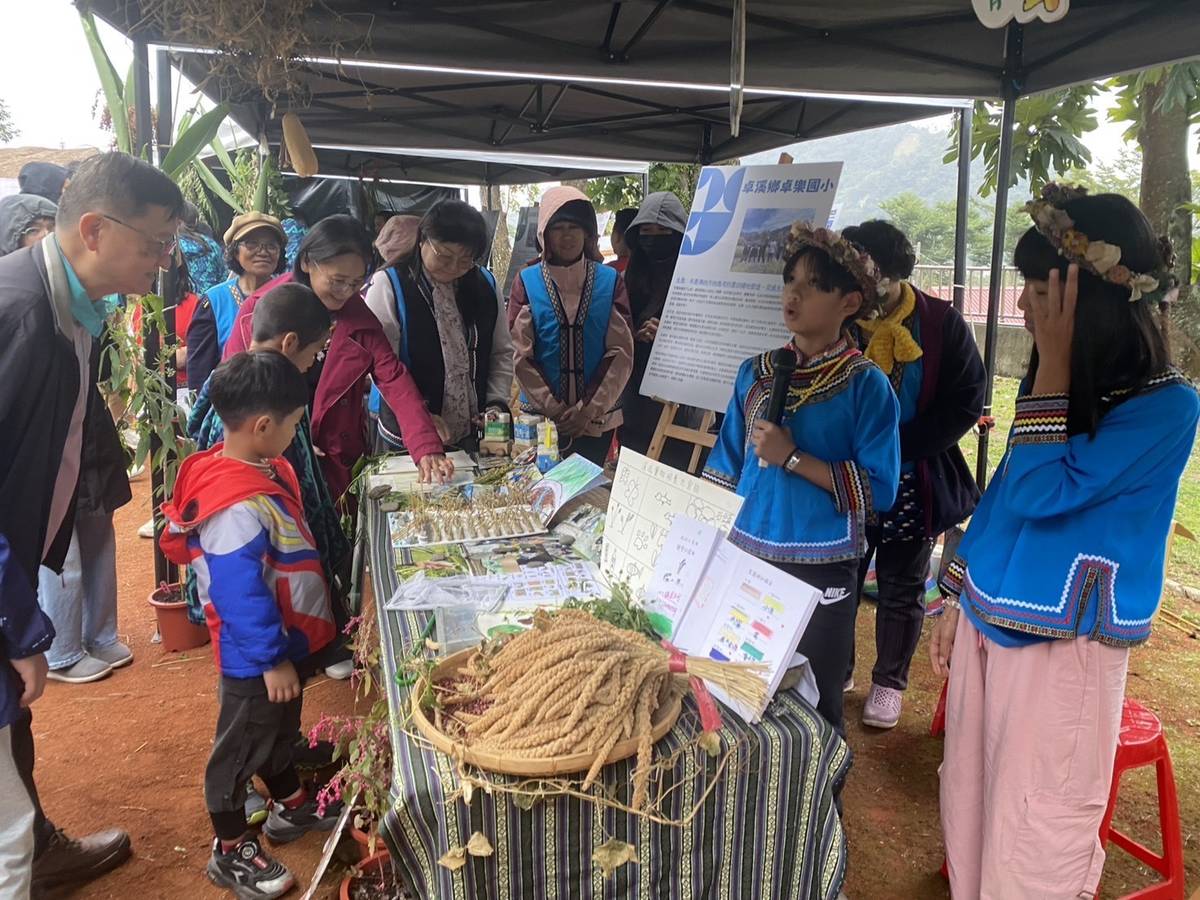 透過文化展演、成果演示與趣味競賽，呈現花蓮場與學校、慈心有機農業發展基金會攜手推動原鄉食農教育的成果。