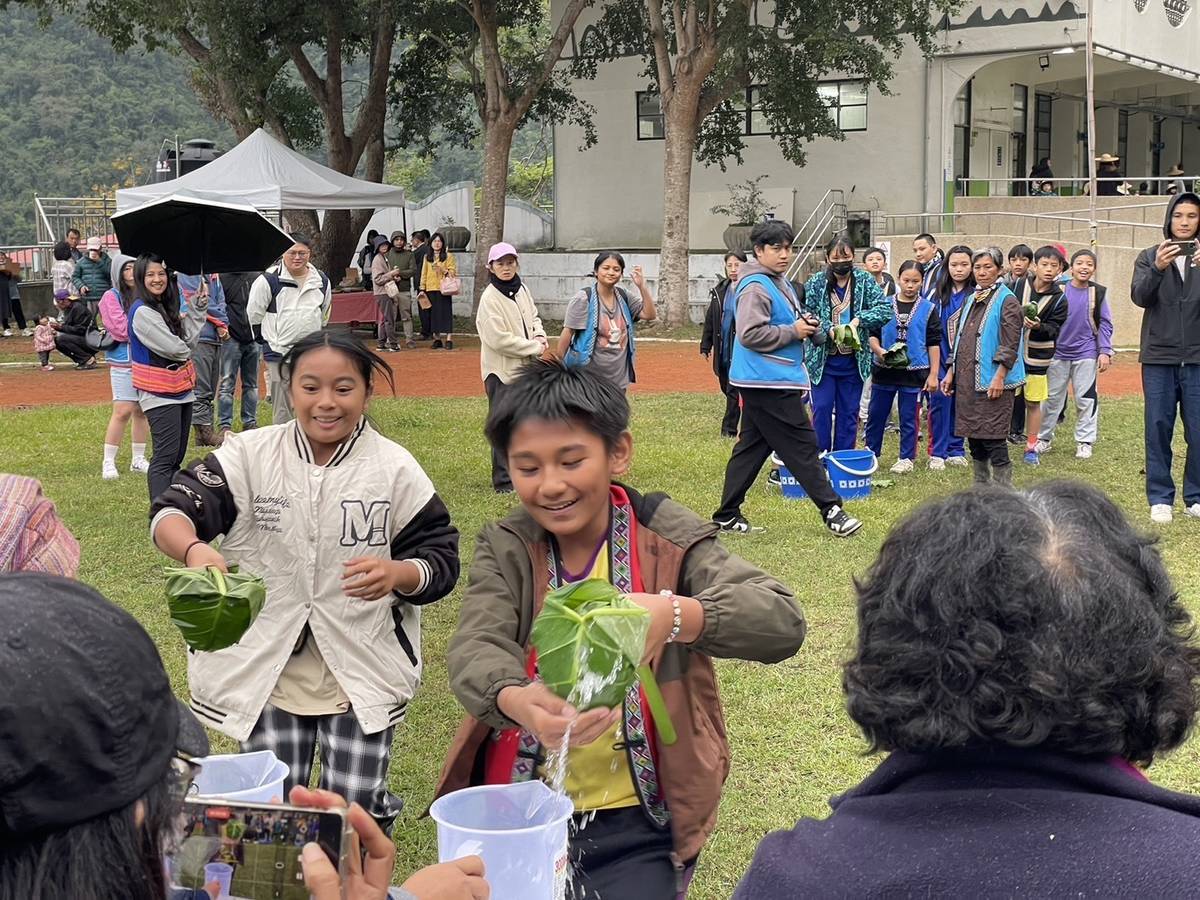 透過文化展演、成果演示與趣味競賽，呈現花蓮場與學校、慈心有機農業發展基金會攜手推動原鄉食農教育的成果。